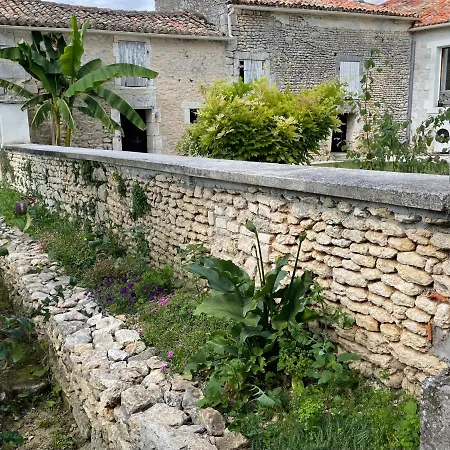 לינה וארוחת בוקר Le Maine N 5 - Angouleme - Corto Maltese Fleac